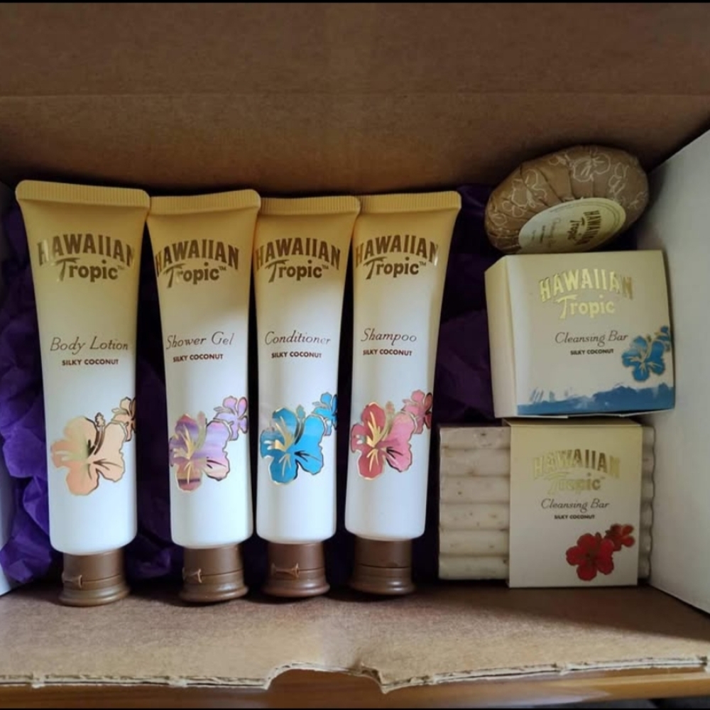 Hawaiian Tropic Silky Coconut 7 Pc Bath & Body Set - Coconut
